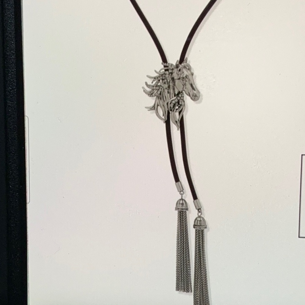 NIP Lainey Wilson Crystal Silver Horse BOLO/Necklace with Faux leather - Picture 2 of 3